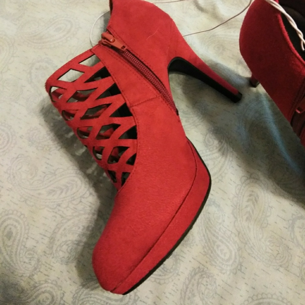 Heels - Picture 3 of 3
